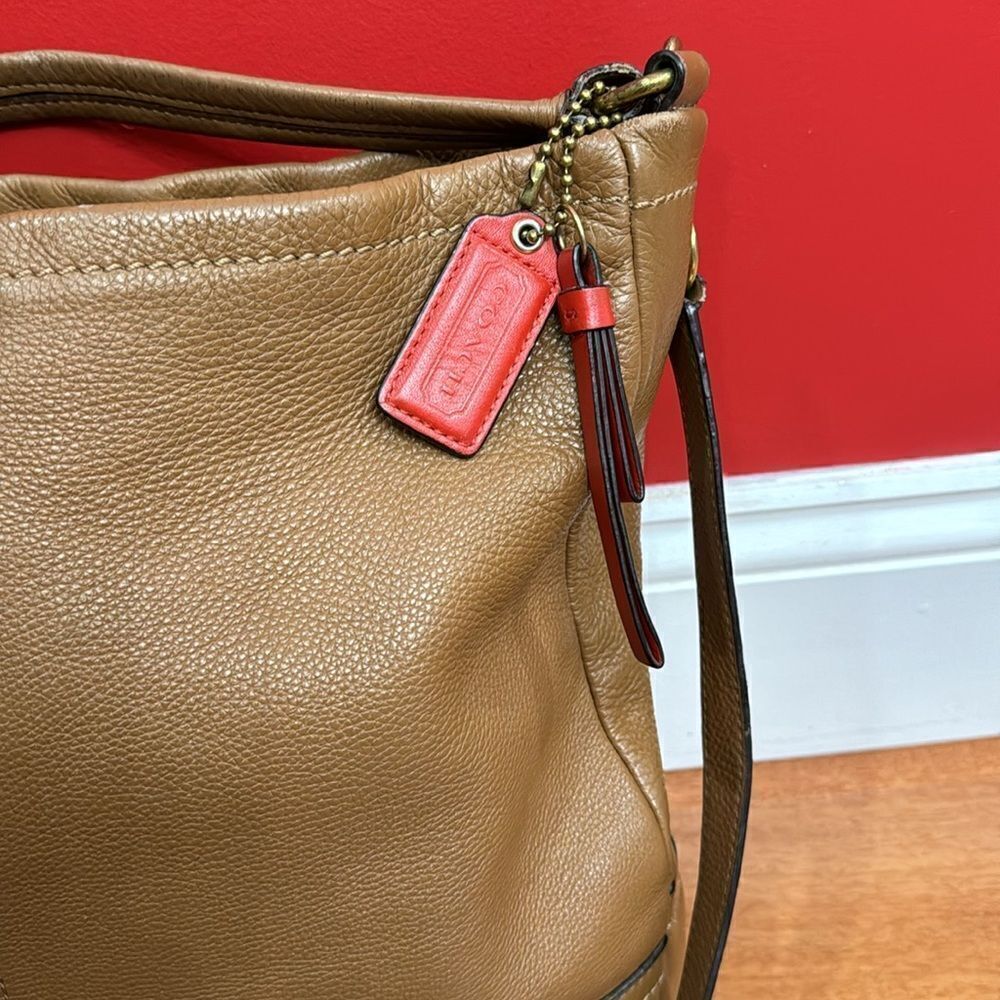 Coach British Tan Leather Hobo Adj. Strap 2 Way Shoulder‎ Zip Close - Picture 4 of 16